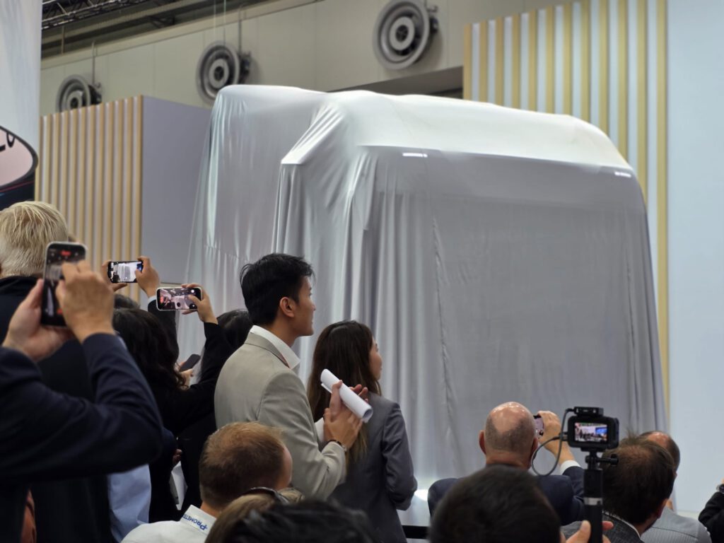 Gecamoufleerde BYD ETT 44 tijdens ontwikkeling van de Launch Edition